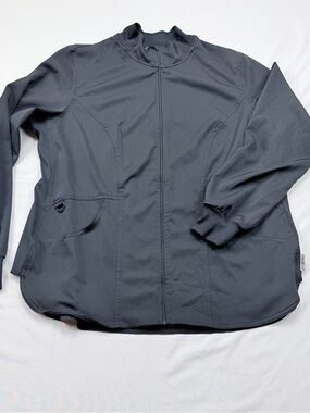 Ava Therese collection by Zavaté Apparel. 
Women’s Black Zip-Front Scrub Jacket